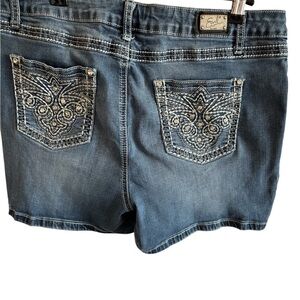 Vintage Women’s Shorts Rhinestones Embellished Stretch Faded Blue Boho Size 14